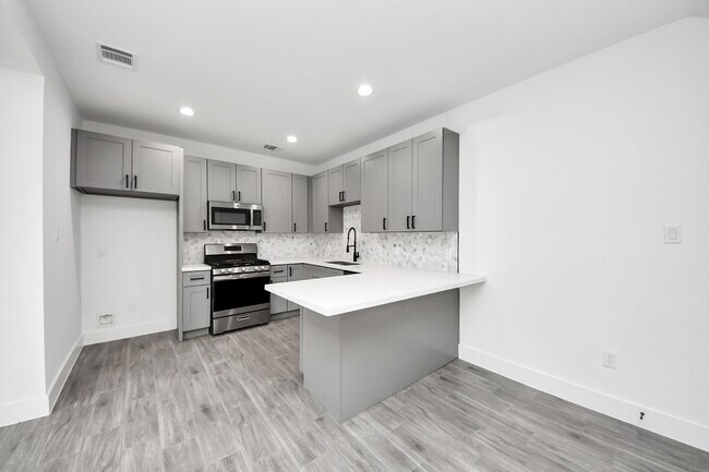 Building Photo - 7412 Carver Rd