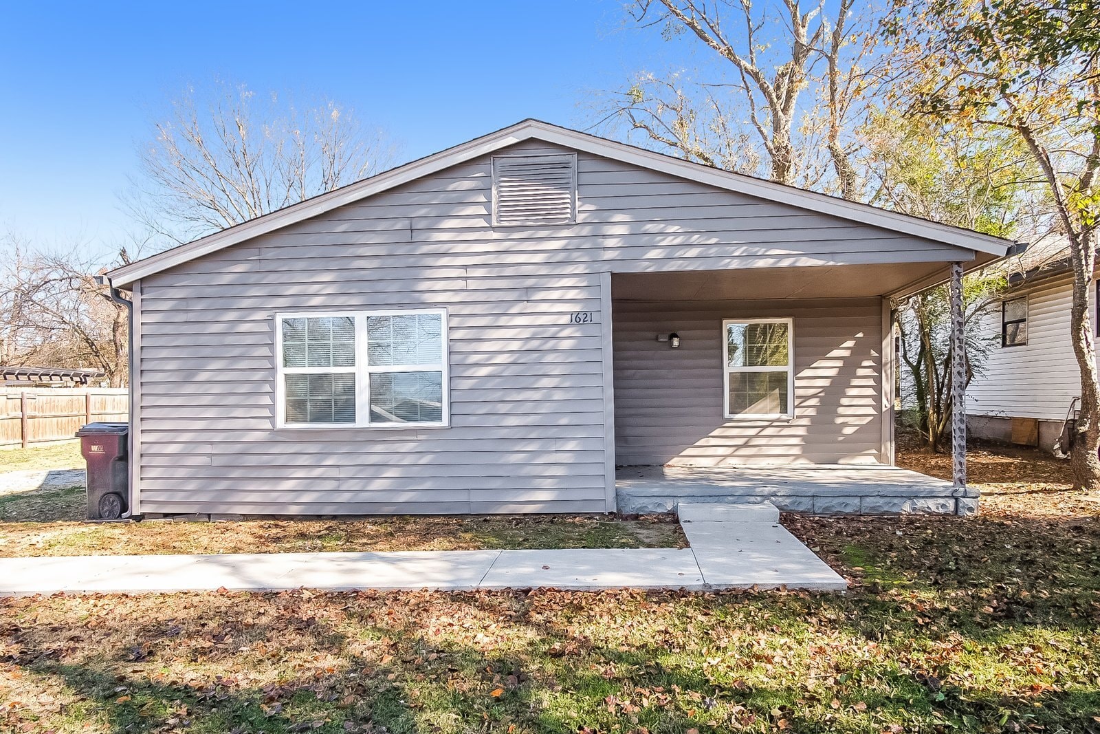 Building Photo - 1621 S Park St