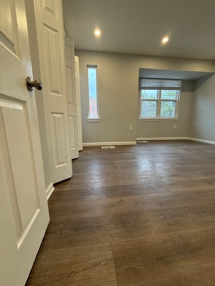 Building Photo - 238 Stevenson Sq