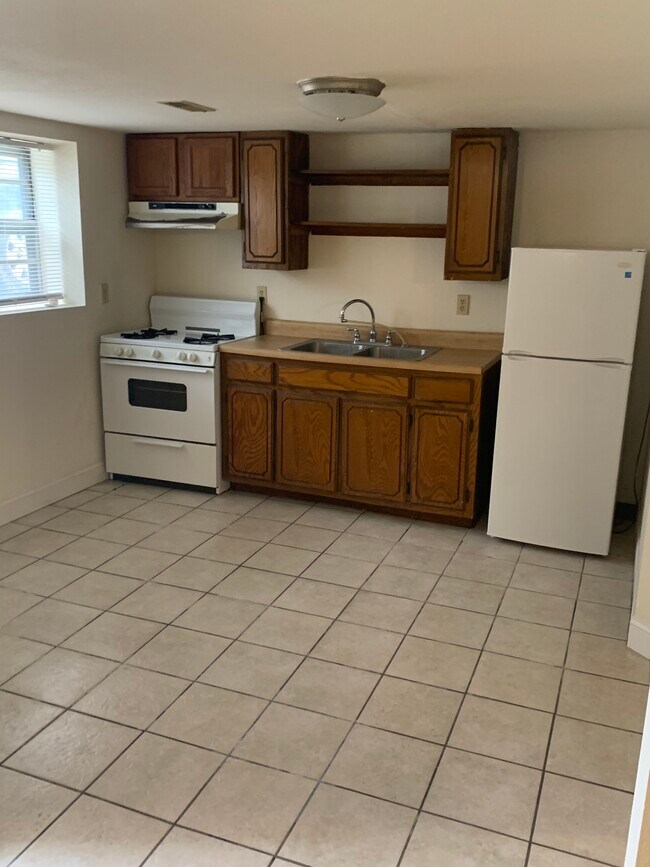 Kitchen - 1206 Lakeview Ave
