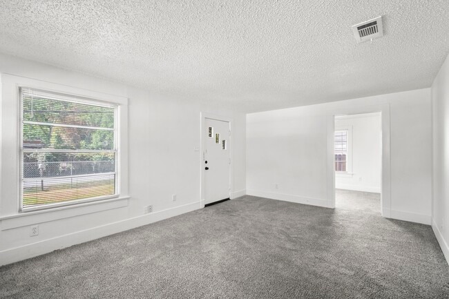 Building Photo - 904 Mansfield St