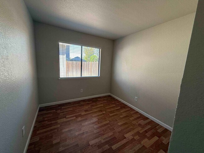 Building Photo - 8228 Bluehaven Ct