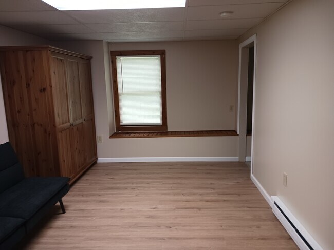 Building Photo - 150 Estelle Dr
