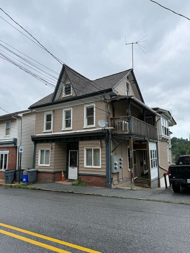 Building Photo - 2630 Mount Rd