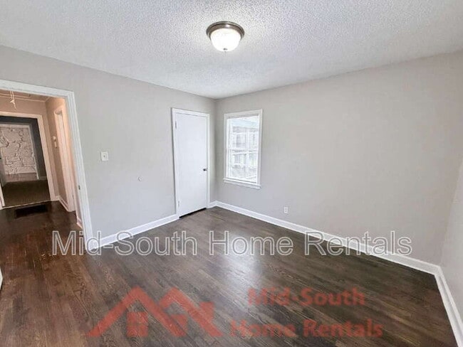 Building Photo - 1603 Delano Ave