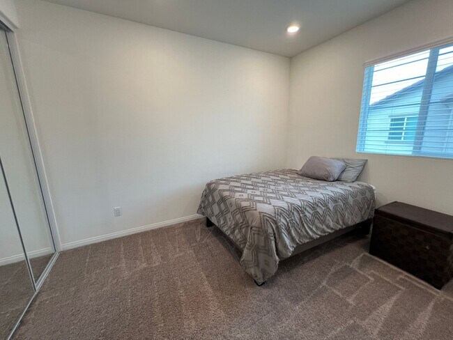 Building Photo - 27717 Stonehurst Ln