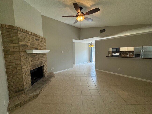 Building Photo - 215 Greenlawn Blvd