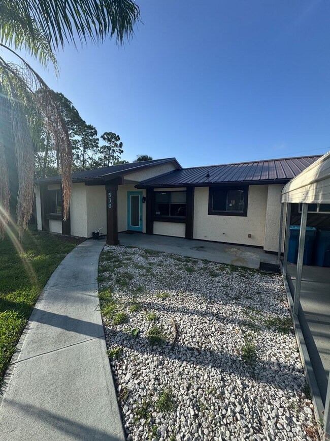 Building Photo - 3 Bedroom 1 Bath Home with Fully Fenced Backyard for Rent in SE Palm Bay