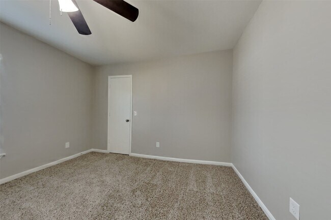 Building Photo - 19123 Oakway Dr