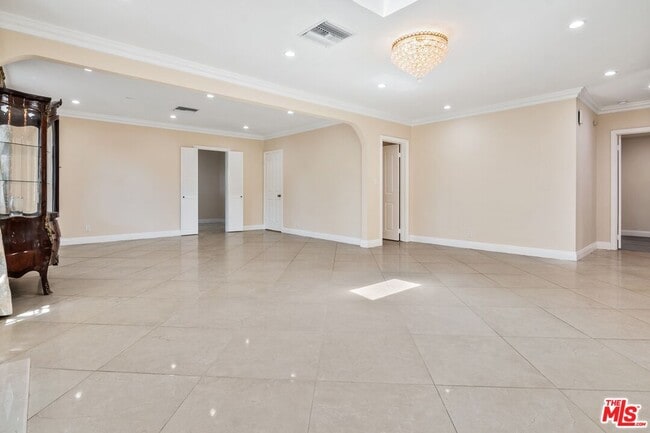 Building Photo - 2151 Glendon Ave