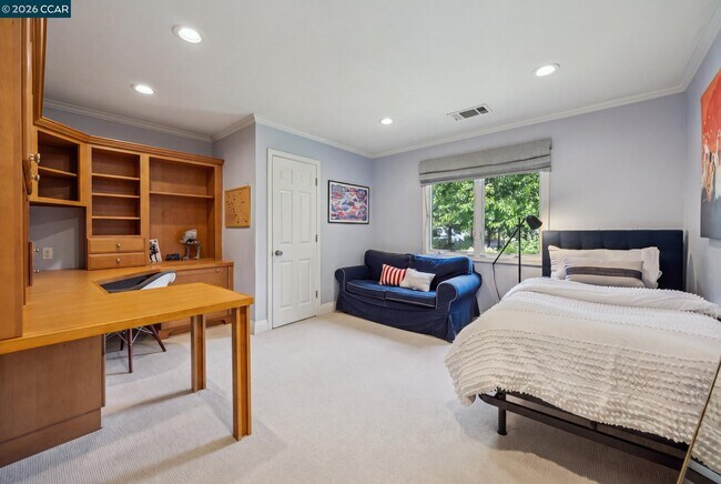 Building Photo - 783 Los Palos Manor
