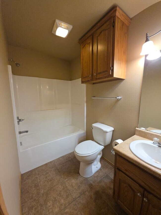 Building Photo - 619 Resimont Dr