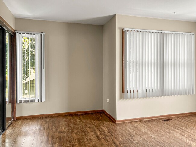 Building Photo - 608 N Hough St