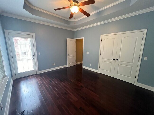 Building Photo - 607 Castle Dr