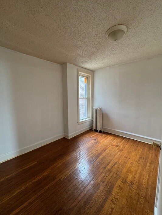 Building Photo - 1939 Plymouth St