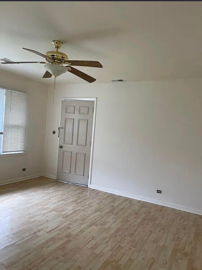 Building Photo - 219 N Grace Ave