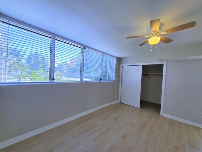 Building Photo - 3075 Los Altos Dr