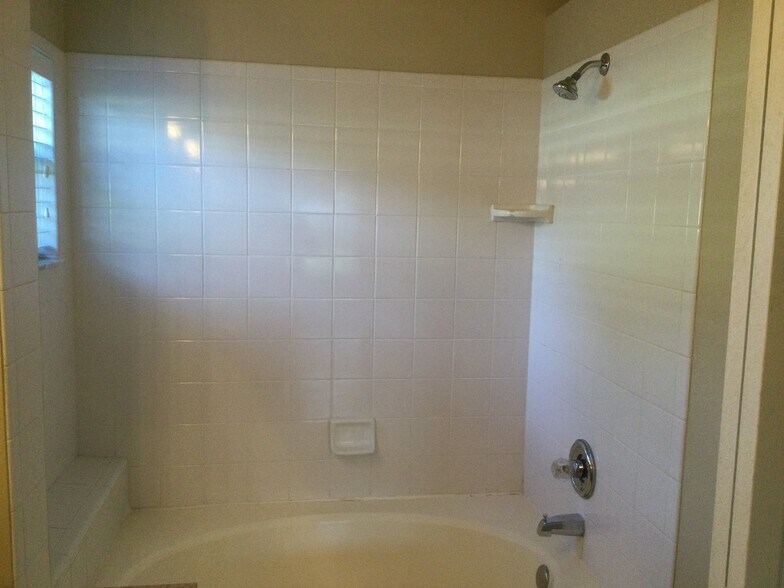 Building Photo - 828 Rocky Mountain Ct