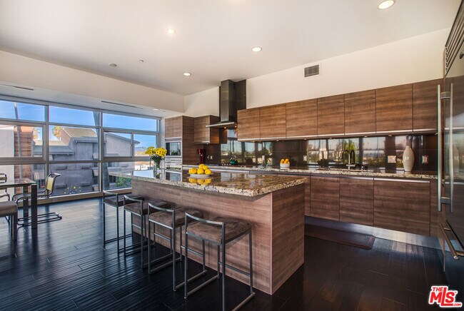 Building Photo - 3111 Vía Dolce