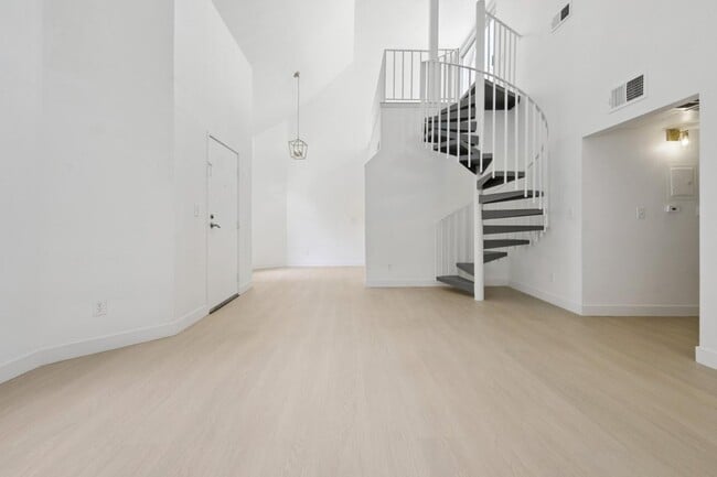 Building Photo - 14937 Dickens St