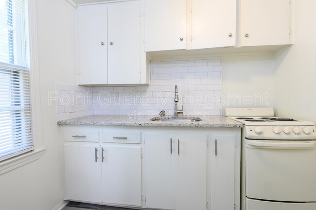 Building Photo - 854 S Belmont St