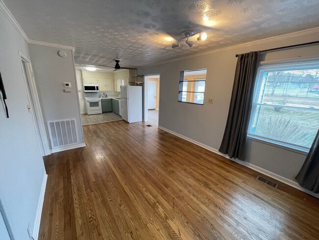 Building Photo - 2029 McClung Ave