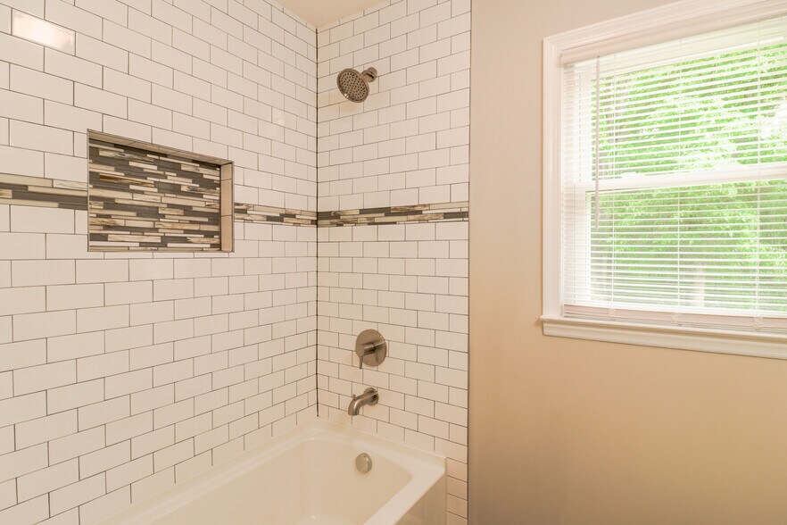 Building Photo - 2608 Meadow Lark Ln