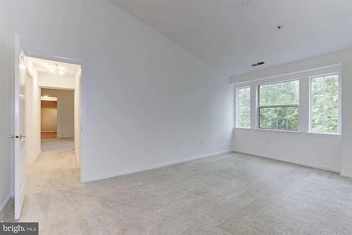 Building Photo - 8381 Montgomery Run Rd