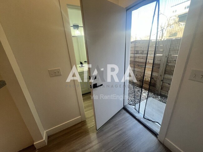 Building Photo - 909 Euclid Ave