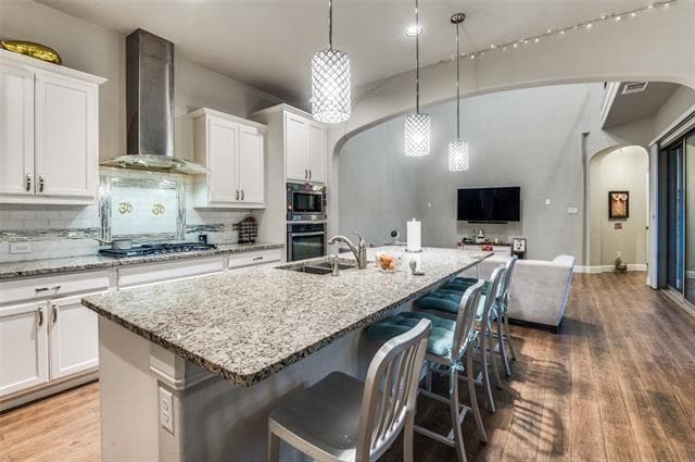 Building Photo - 630 Bridge St