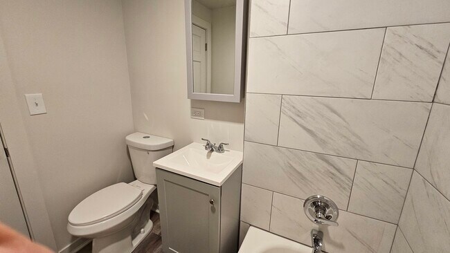 Building Photo - 2216 W 21st Pl