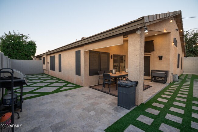 Building Photo - 2257 W Roy Rogers Rd