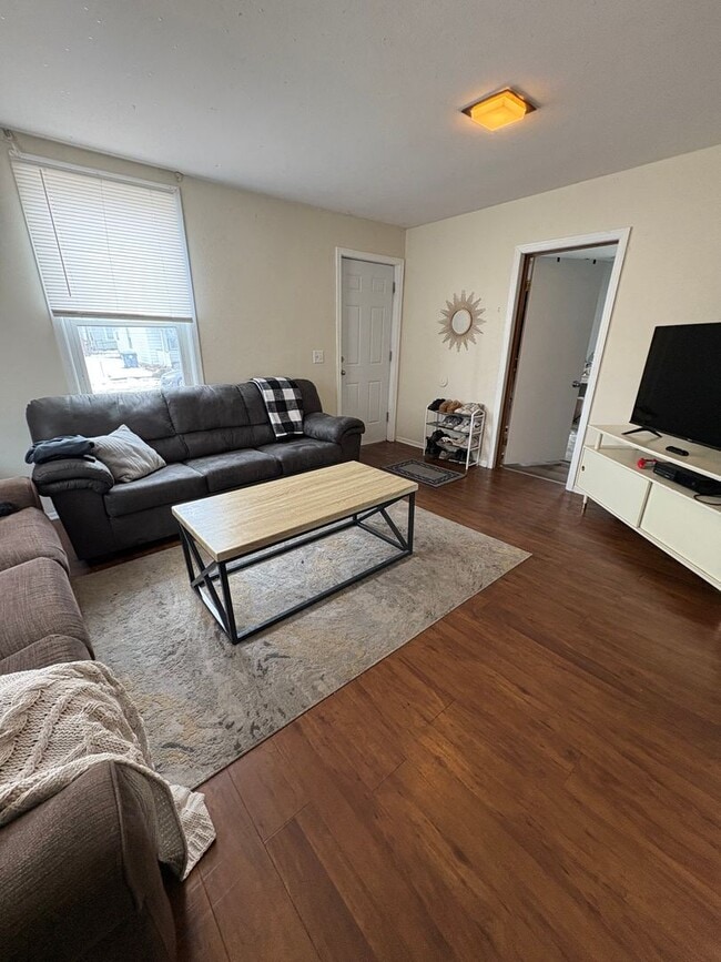 Building Photo - 4 Bedroom, 2 Bath House Near UWL and WWTC