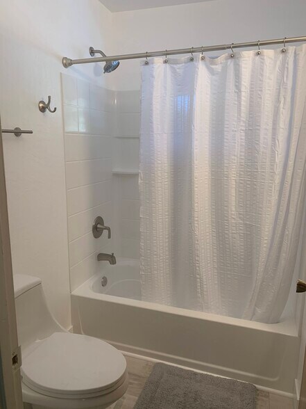 Building Photo - 484 Mcfaul Way
