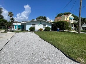 Building Photo - 335 Hernando St