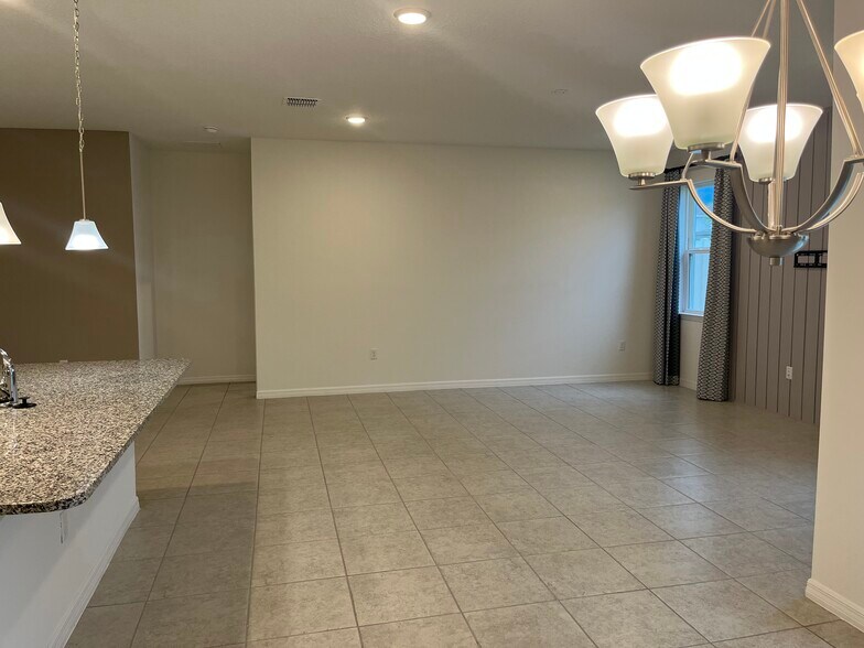 Building Photo - 1658 Blue Lagoon Cir