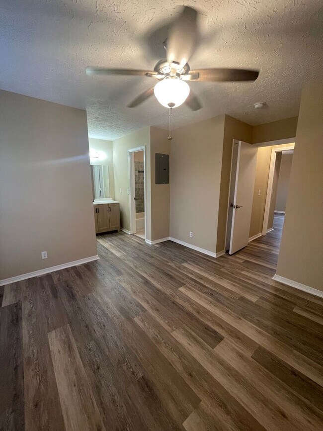 Building Photo - 531 Amquiwood Ct