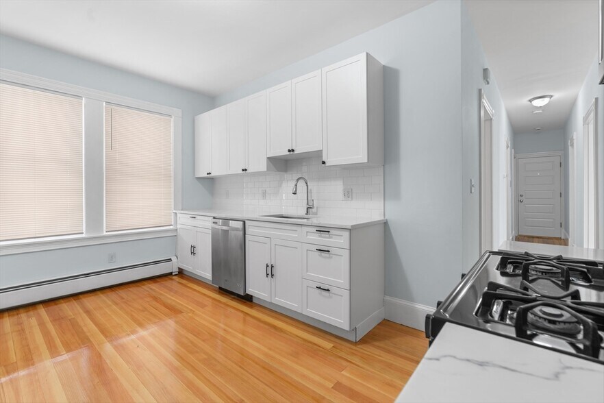 Building Photo - 15 Romsey St