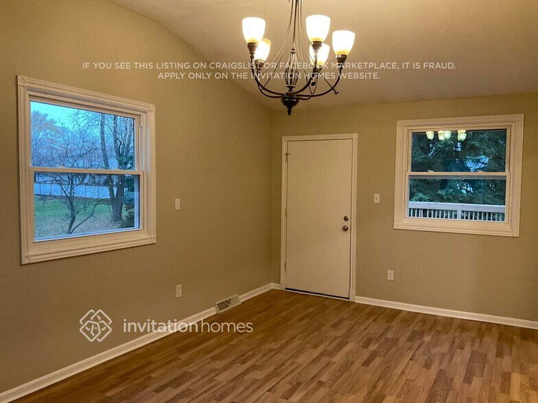 Building Photo - 13601 Cherry Ln