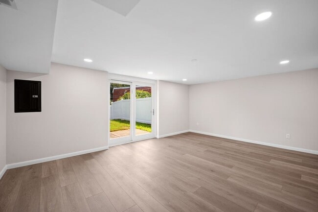 Building Photo - 857 Green Valley Dr