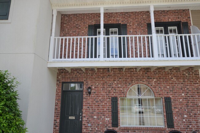 Building Photo - 2117 Cypress Hall Alley