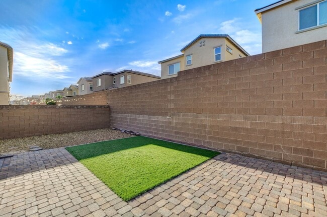 Building Photo - 4 Bedroom Townhouse in Tule Springs Coming Soon!