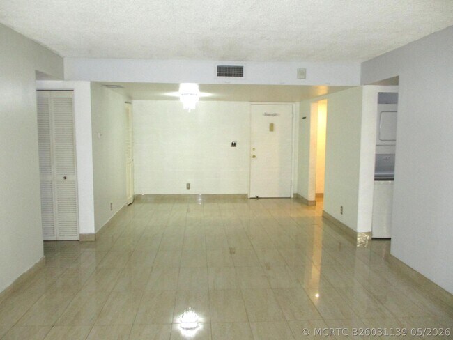 Building Photo - 6751 N University Dr