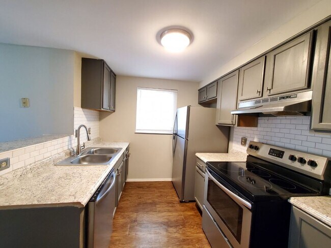 Building Photo - 7516 Pebblestone Dr
