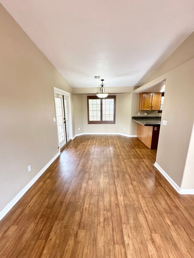 Building Photo - Great Spring Hill Estates Home!
