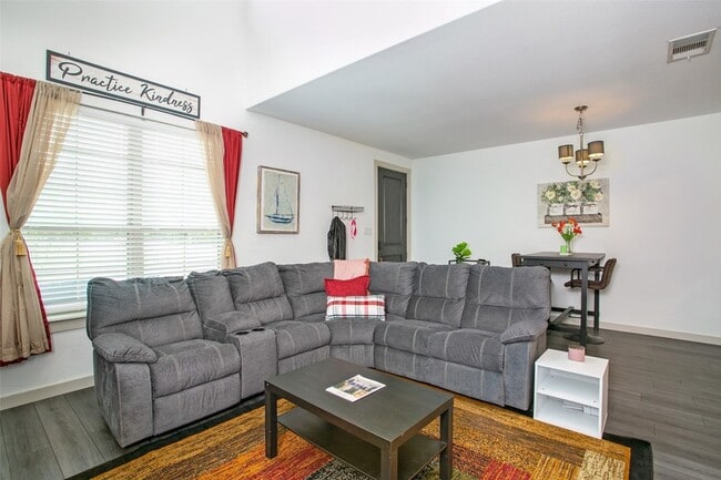 Building Photo - 1213 Casselberry Dr