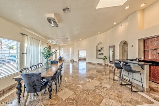 Building Photo - 8129 Pacific Cove Dr
