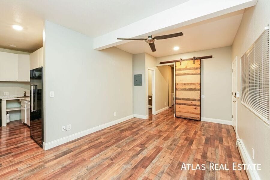 Building Photo - 406 S 10th St