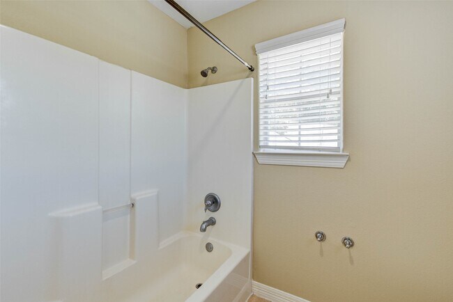 Building Photo - 2919 Crest Park Dr
