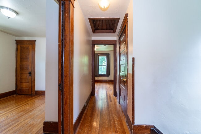 Building Photo - 117 Adams St